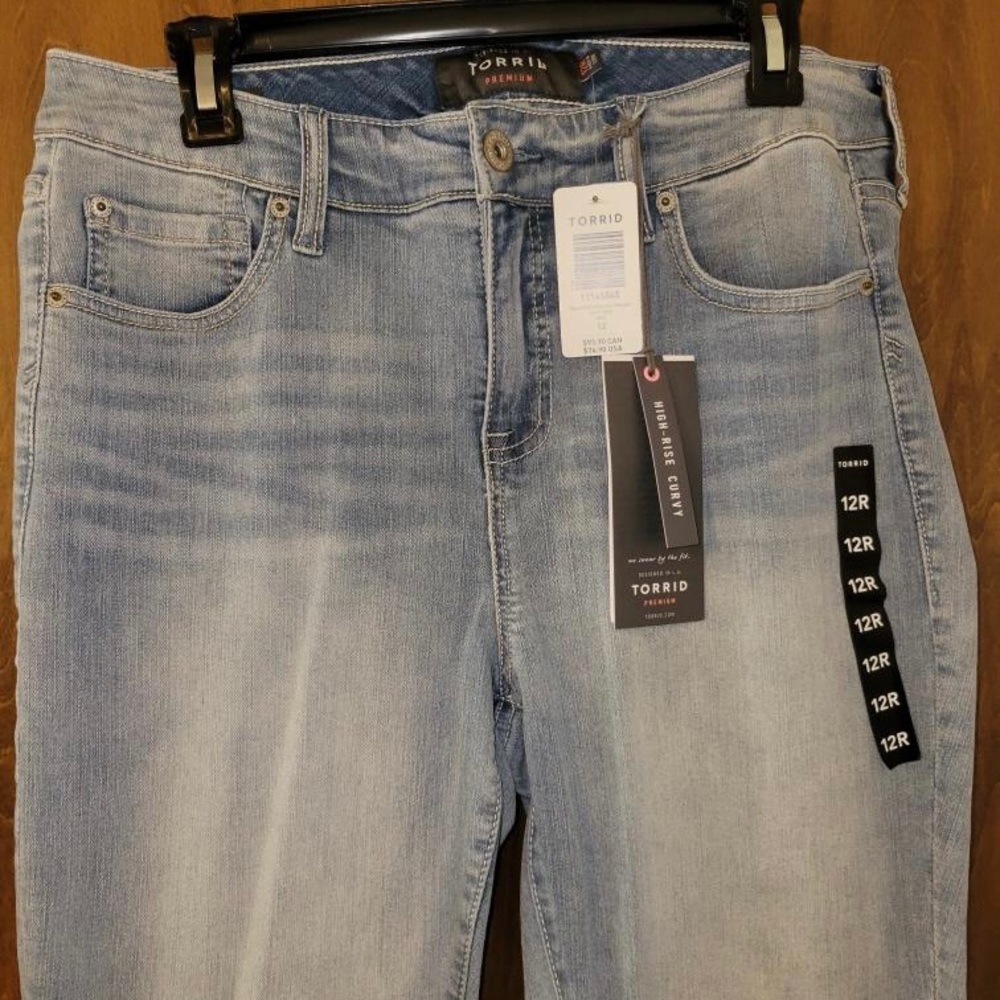 NWT Torrid Premium Curvy High Rise Skinny Jeans